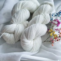 Luxurious undyed 4 ply yarn, 75% superwash merino (extra fine), 15% nylon, 10% silver stellina, 400m/100g, 4/16 NM