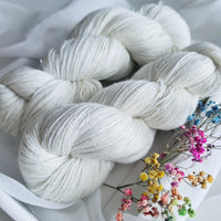 Luxurious undyed 4 ply yarn, 75% superwash merino (extra fine), 15% nylon, 10% silver stellina, 400m/100g, 4/16 NM