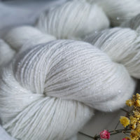 Luxurious undyed 4 ply yarn, 75% superwash merino (extra fine), 15% nylon, 10% silver stellina, 400m/100g, 4/16 NM