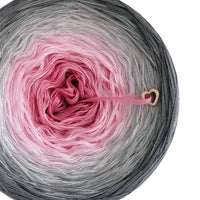Róż Ombreccino w kolorze baby pink, jasnoszarym, kamiennym, średnioszarym