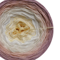 Ombreccino vanilla, wool white, creme, peach, dirty pink