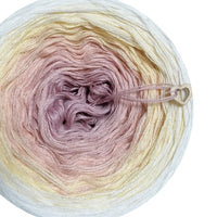 Ombreccino dirty pink, peach, vanilla, wool white