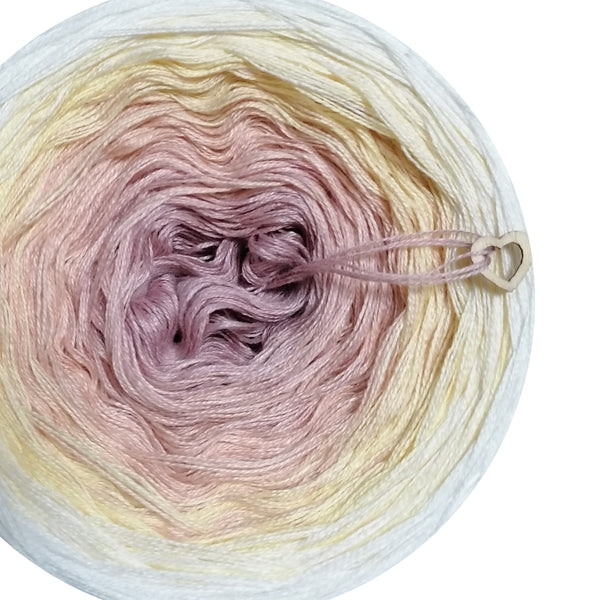 Ombreccino dirty pink, peach, vanilla, wool white